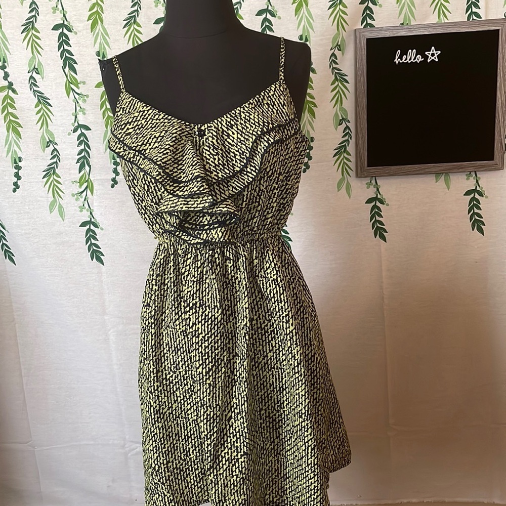 Size M dress D1 - Picture 1 of 4